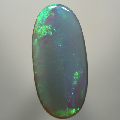 SOLID SEMI BLACK OPAL Green moves over a large opal